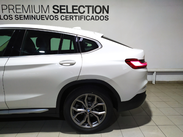 BMW X4 xDrive20d color Blanco. Año 2021. 140KW(190CV). Diésel. En concesionario Hispamovil Elche de Alicante