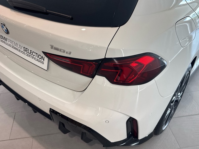 BMW Serie 1 120d color Blanco. Año 2024. 120KW(163CV). Diésel. En concesionario Motor Gorbea de Álava