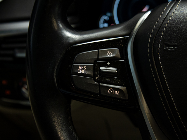 BMW Serie 5 530i color Azul. Año 2011. 185KW(252CV). Gasolina. En concesionario BMW Fuenteolid Valladolid de Valladolid