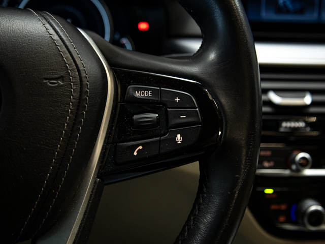 BMW Serie 5 530i color Azul. Año 2011. 185KW(252CV). Gasolina. En concesionario BMW Fuenteolid Valladolid de Valladolid