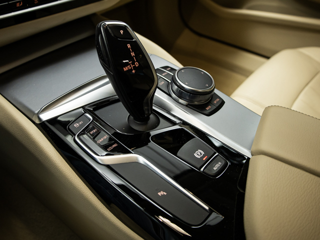 BMW Serie 5 530i color Azul. Año 2011. 185KW(252CV). Gasolina. En concesionario BMW Fuenteolid Valladolid de Valladolid