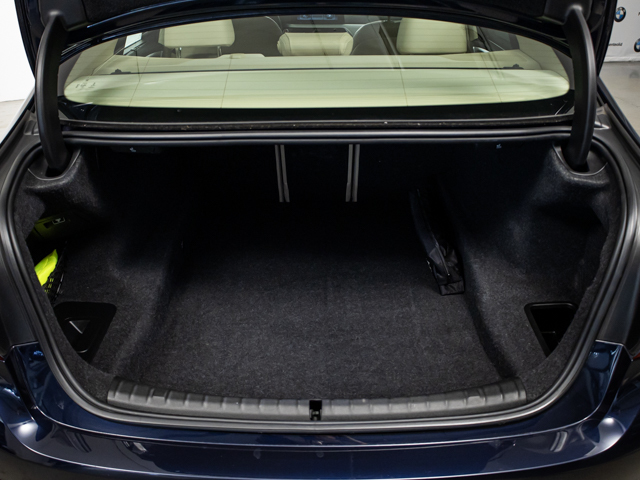 BMW Serie 5 530i color Azul. Año 2011. 185KW(252CV). Gasolina. En concesionario BMW Fuenteolid Valladolid de Valladolid