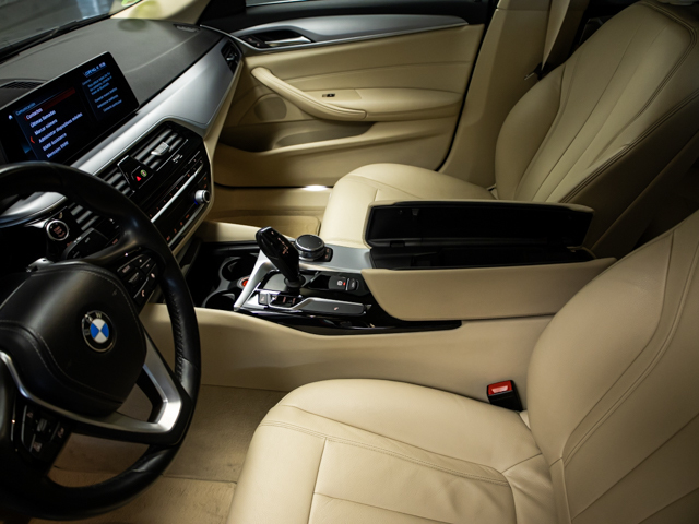 BMW Serie 5 530i color Azul. Año 2011. 185KW(252CV). Gasolina. En concesionario BMW Fuenteolid Valladolid de Valladolid