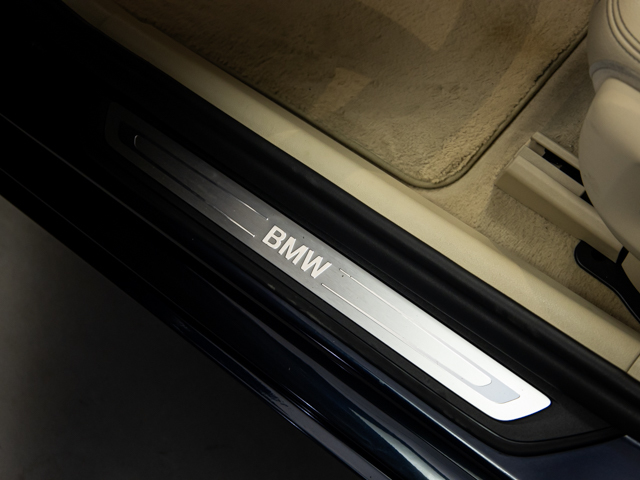 BMW Serie 5 530i color Azul. Año 2011. 185KW(252CV). Gasolina. En concesionario BMW Fuenteolid Valladolid de Valladolid