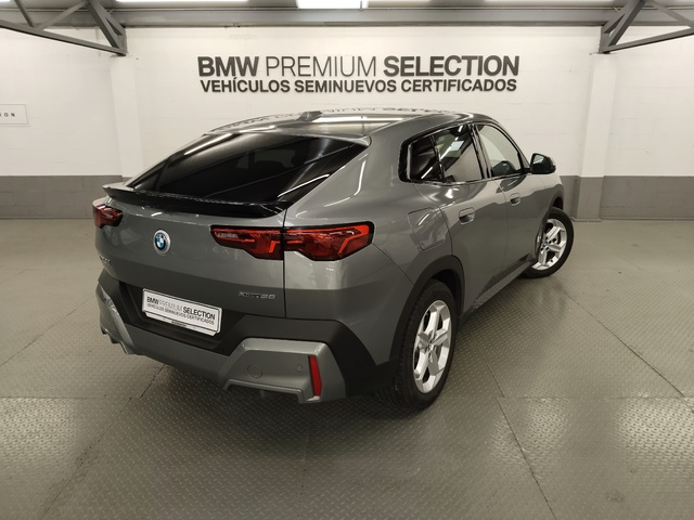 BMW iX2 xDrive30 color Gris. Año 2025. 230KW(313CV). Eléctrico. En concesionario Autoberón de La Rioja