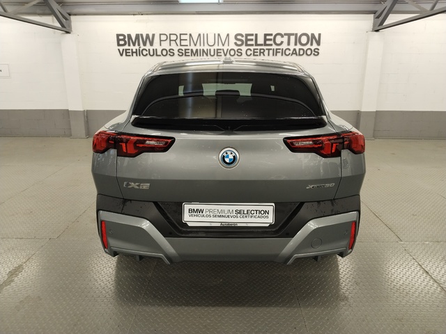 BMW iX2 xDrive30 color Gris. Año 2025. 230KW(313CV). Eléctrico. En concesionario Autoberón de La Rioja