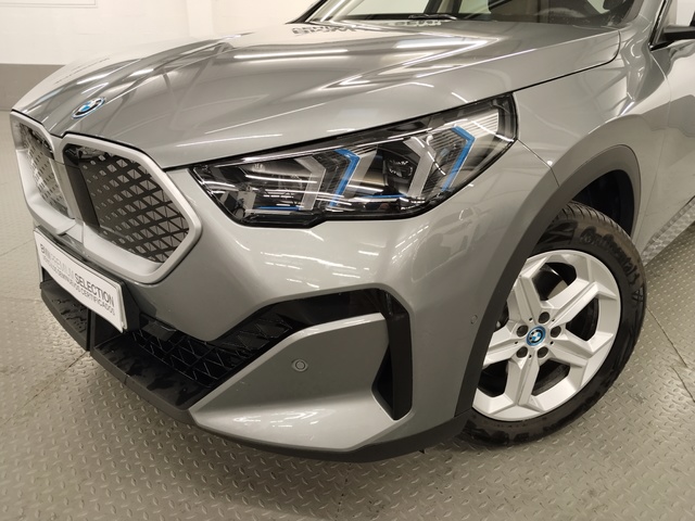 BMW iX2 xDrive30 color Gris. Año 2025. 230KW(313CV). Eléctrico. En concesionario Autoberón de La Rioja