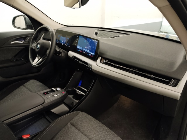 BMW iX2 xDrive30 color Gris. Año 2025. 230KW(313CV). Eléctrico. En concesionario Autoberón de La Rioja