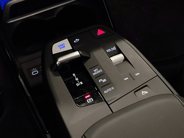 BMW iX2 xDrive30 color Gris. Año 2025. 230KW(313CV). Eléctrico. En concesionario Autoberón de La Rioja