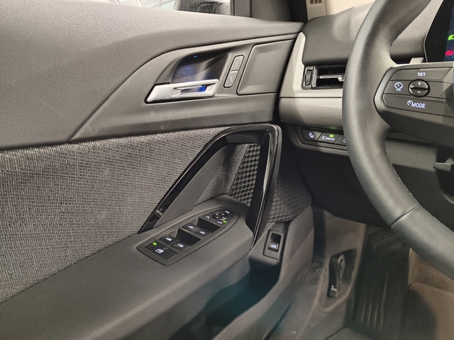 BMW iX2 xDrive30 color Gris. Año 2025. 230KW(313CV). Eléctrico. En concesionario Autoberón de La Rioja