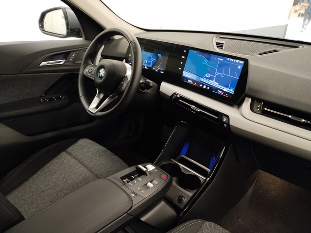 BMW iX2 xDrive30 color Gris. Año 2025. 230KW(313CV). Eléctrico. En concesionario Autoberón de La Rioja