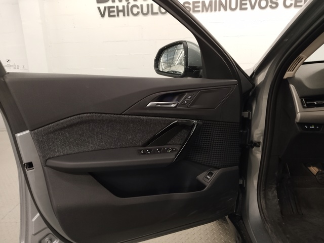 BMW iX2 xDrive30 color Gris. Año 2025. 230KW(313CV). Eléctrico. En concesionario Autoberón de La Rioja