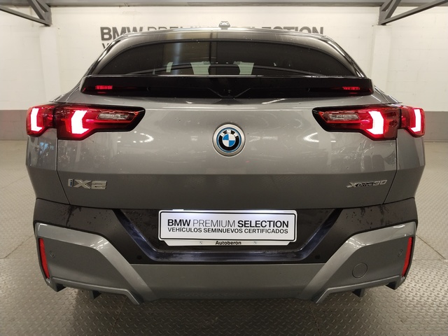 BMW iX2 xDrive30 color Gris. Año 2025. 230KW(313CV). Eléctrico. En concesionario Autoberón de La Rioja