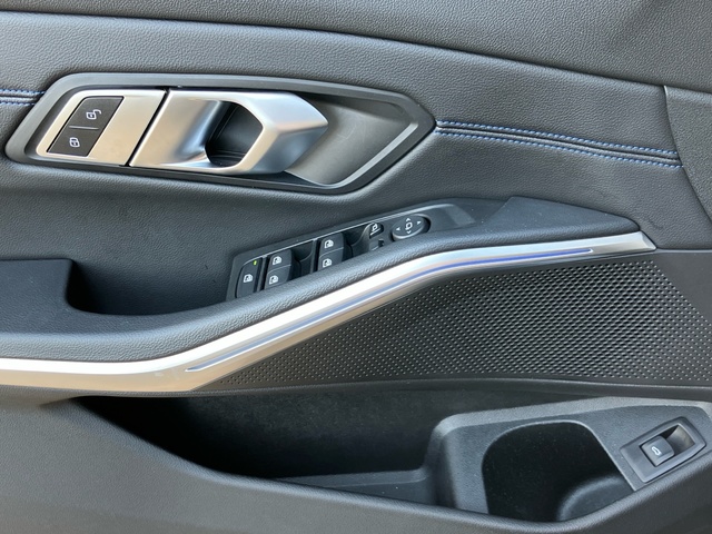 BMW Serie 3 318d color Gris. Año 2020. 110KW(150CV). Diésel. En concesionario Bernesga Motor León (Bmw y Mini) de León