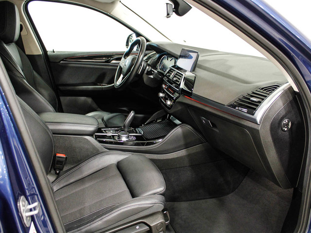BMW X4 xDrive20i color Azul. Año 2018. 135KW(184CV). Gasolina. En concesionario Barcelona Premium -- GRAN VIA de Barcelona