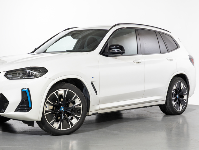 BMW iX3 M Sport color Blanco. Año 2022. 210KW(286CV). Eléctrico. En concesionario Oliva Motor Girona de Girona