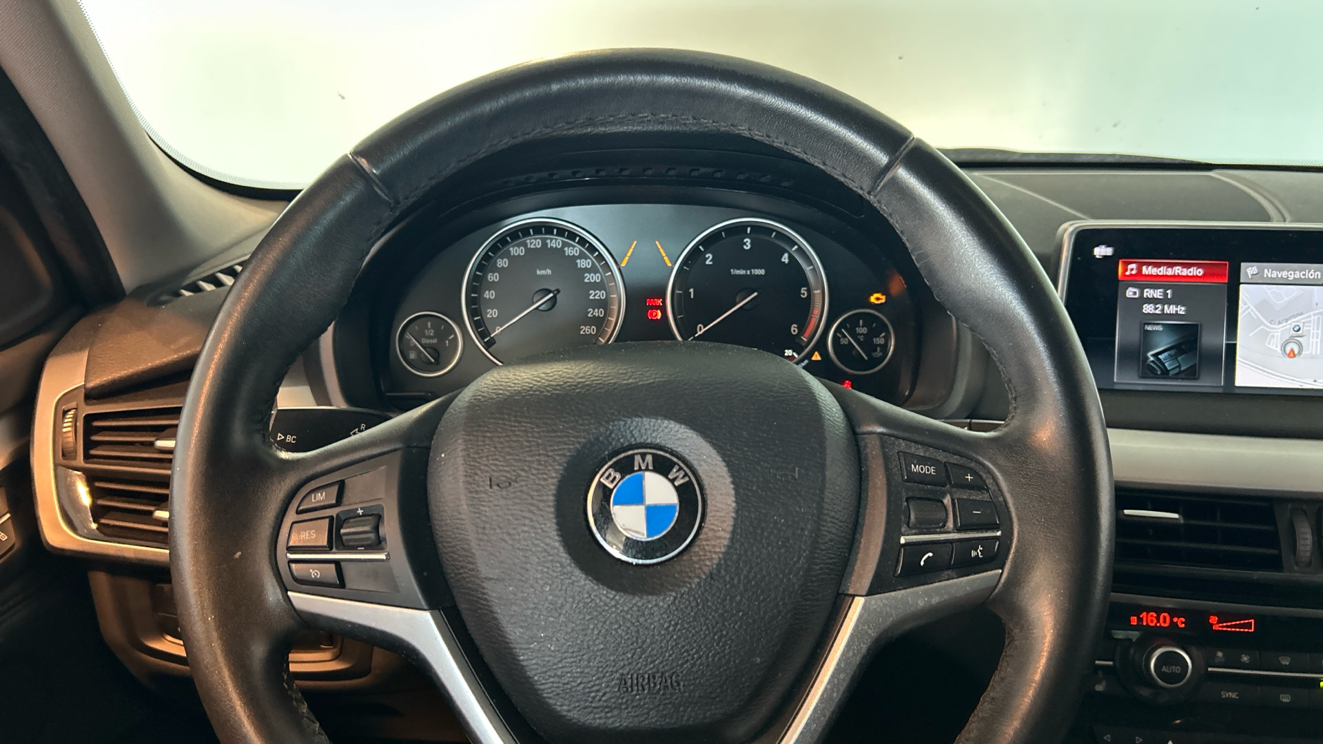 BMW X5 xDrive30d color Gris. Año 2019. 190KW(258CV). Diésel. En concesionario BYmyCAR Madrid - Alcalá de Madrid