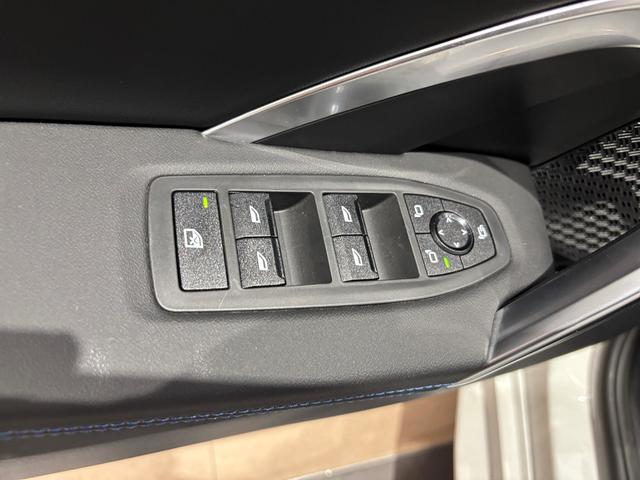 Foto 25 BMW iX2 eDrive20 150 kW (204 CV)