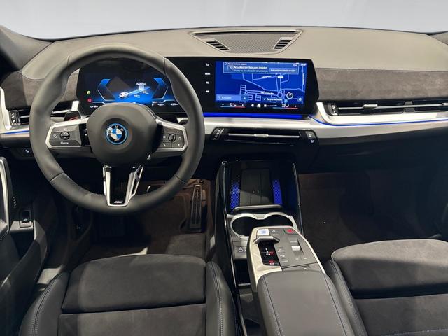 BMW iX2 eDrive20 color Blanco. Año 2025. 150KW(204CV). Eléctrico. En concesionario Automotor Costa, S.L.U. de Almería