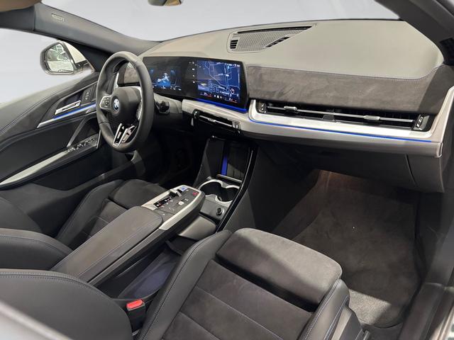 BMW iX2 eDrive20 color Blanco. Año 2025. 150KW(204CV). Eléctrico. En concesionario Automotor Costa, S.L.U. de Almería