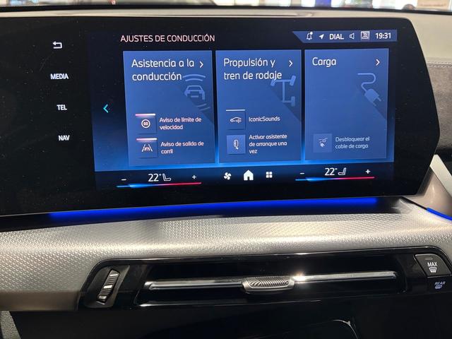BMW iX2 eDrive20 color Blanco. Año 2025. 150KW(204CV). Eléctrico. En concesionario Automotor Costa, S.L.U. de Almería