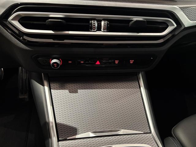 BMW Serie 3 318d color Rojo. Año 2024. 110KW(150CV). Diésel. En concesionario Automotor Costa, S.L.U. de Almería