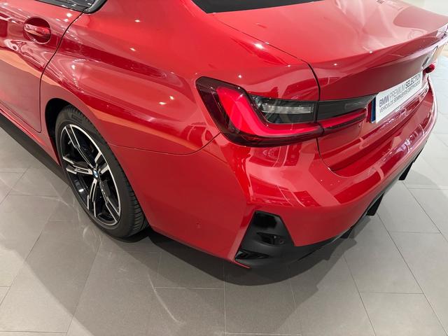 BMW Serie 3 318d color Rojo. Año 2024. 110KW(150CV). Diésel. En concesionario Automotor Costa, S.L.U. de Almería