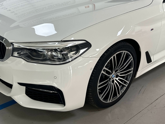 BMW Serie 5 520d color Blanco. Año 2020. 140KW(190CV). Diésel. En concesionario Triocar Gijón (Bmw y Mini) de Asturias