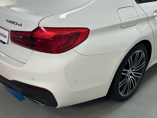 BMW Serie 5 520d color Blanco. Año 2020. 140KW(190CV). Diésel. En concesionario Triocar Gijón (Bmw y Mini) de Asturias