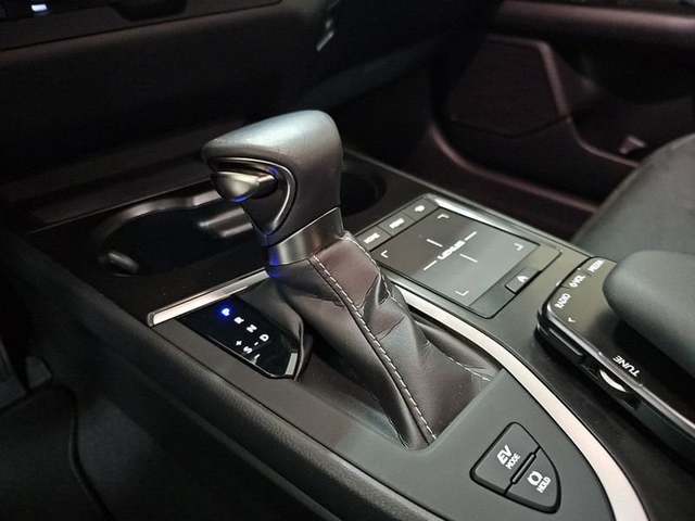 Foto 27 Lexus UX 250h Business 2WD 135 kW (184 CV)