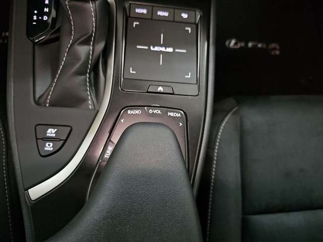 Foto 29 Lexus UX 250h Business 2WD 135 kW (184 CV)