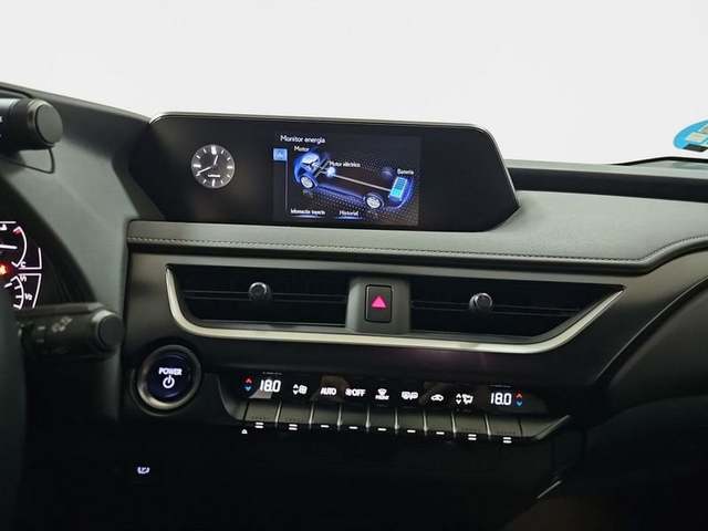 Foto 32 Lexus UX 250h Business 2WD 135 kW (184 CV)