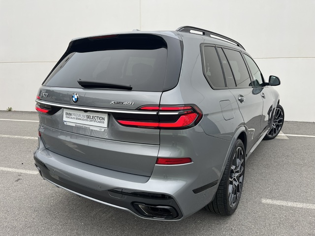 BMW X7 xDrive40i color Gris. Año 2022. 280KW(381CV). Gasolina. En concesionario Novomóvil Oleiros de Coruña