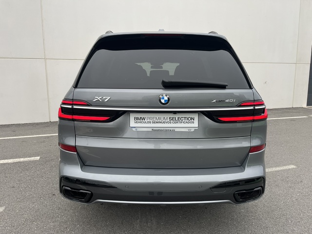 BMW X7 xDrive40i color Gris. Año 2022. 280KW(381CV). Gasolina. En concesionario Novomóvil Oleiros de Coruña