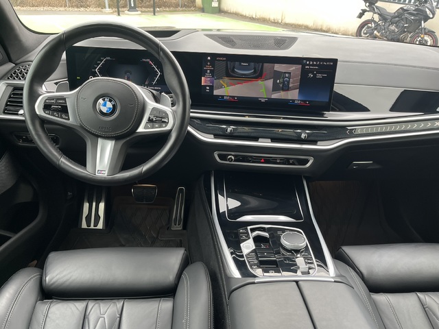 BMW X7 xDrive40i color Gris. Año 2022. 280KW(381CV). Gasolina. En concesionario Novomóvil Oleiros de Coruña