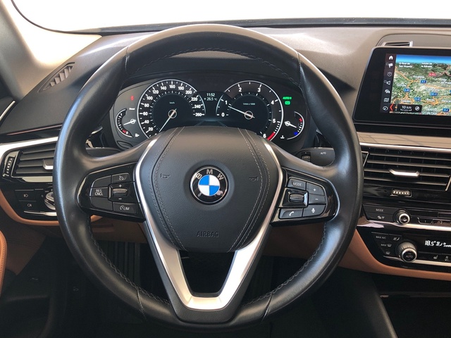 BMW Serie 5 520d color Negro. Año 2020. 140KW(190CV). Diésel. En concesionario Vehinter Getafe de Madrid