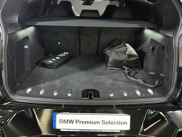 BMW XM XM 480 color Negro. Año 2025. 480KW(653CV). Híbrido Electro/Gasolina. En concesionario San Pablo Motor | Su Eminencia de Sevilla