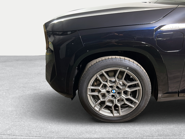 BMW XM XM 480 color Negro. Año 2025. 480KW(653CV). Híbrido Electro/Gasolina. En concesionario San Pablo Motor | Su Eminencia de Sevilla