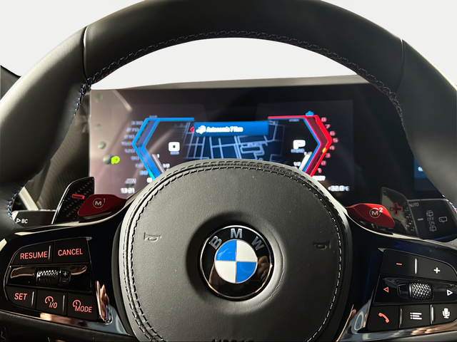 BMW XM XM 480 color Negro. Año 2025. 480KW(653CV). Híbrido Electro/Gasolina. En concesionario San Pablo Motor | Su Eminencia de Sevilla
