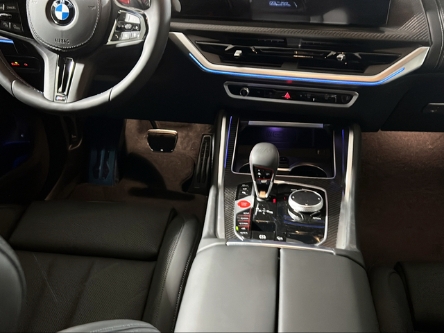 BMW XM XM 480 color Negro. Año 2025. 480KW(653CV). Híbrido Electro/Gasolina. En concesionario San Pablo Motor | Su Eminencia de Sevilla