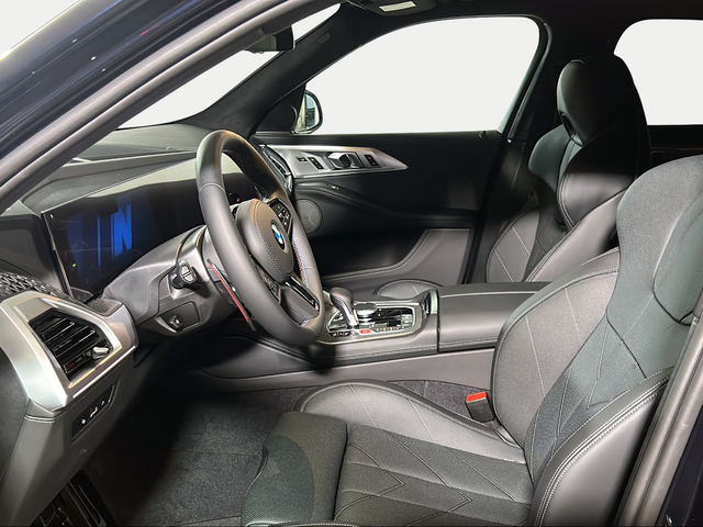 BMW XM XM 480 color Negro. Año 2025. 480KW(653CV). Híbrido Electro/Gasolina. En concesionario San Pablo Motor | Su Eminencia de Sevilla