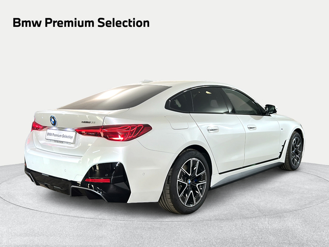 BMW i4 eDrive35 color Blanco. Año 2025. 210KW(286CV). Eléctrico. En concesionario San Pablo Motor | Su Eminencia de Sevilla