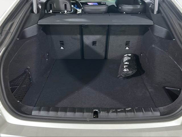 BMW i4 eDrive35 color Blanco. Año 2025. 210KW(286CV). Eléctrico. En concesionario San Pablo Motor | Su Eminencia de Sevilla