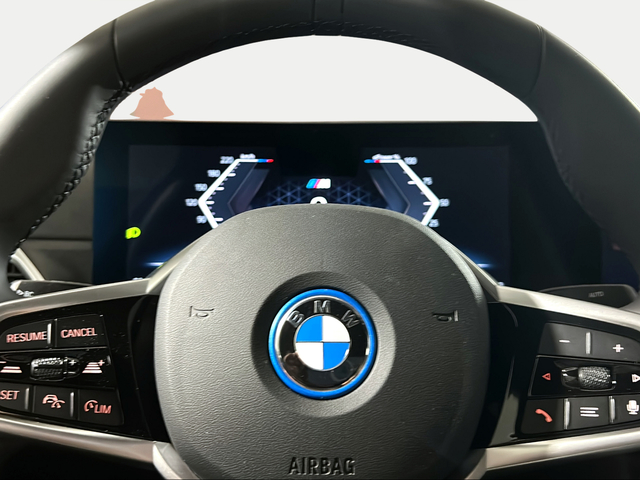 BMW i4 eDrive35 color Blanco. Año 2025. 210KW(286CV). Eléctrico. En concesionario San Pablo Motor | Su Eminencia de Sevilla