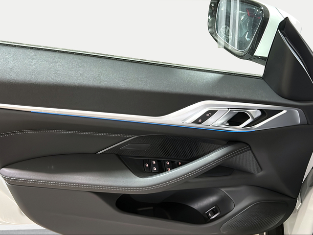 BMW i4 eDrive35 color Blanco. Año 2025. 210KW(286CV). Eléctrico. En concesionario San Pablo Motor | Su Eminencia de Sevilla