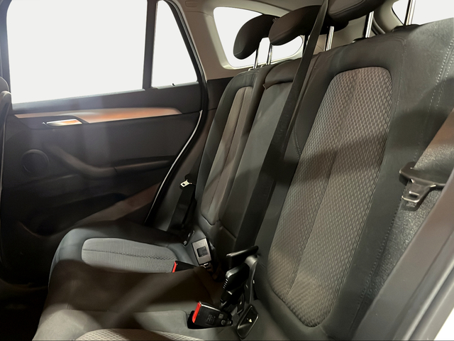 BMW X1 sDrive18d color Blanco. Año 2019. 110KW(150CV). Diésel. En concesionario Ilbira Motor | Granada de Granada