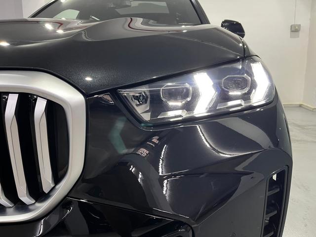 BMW X5 xDrive30d color Negro. Año 2024. 219KW(298CV). Diésel. En concesionario Unicars Ponent de Lleida