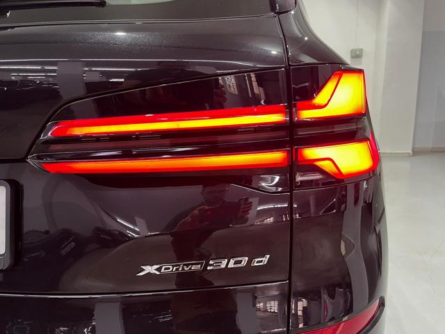 BMW X5 xDrive30d color Negro. Año 2024. 219KW(298CV). Diésel. En concesionario Unicars Ponent de Lleida