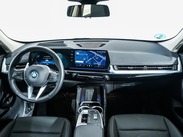 BMW iX1 xDrive30 color Blanco. Año 2025. 230KW(313CV). Eléctrico. En concesionario Oliva Motor Tarragona de Tarragona