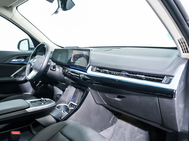 BMW iX1 xDrive30 color Blanco. Año 2025. 230KW(313CV). Eléctrico. En concesionario Oliva Motor Tarragona de Tarragona